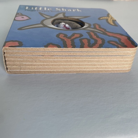 Little Shark Finger Puppet Book Chronicle Books - Picture 2 of 10